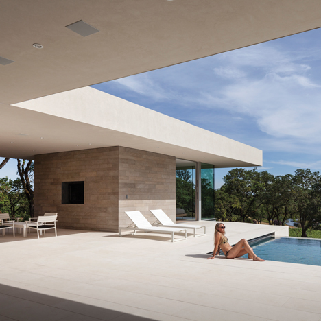 Retrospect Vineyards House by Swatt Miers