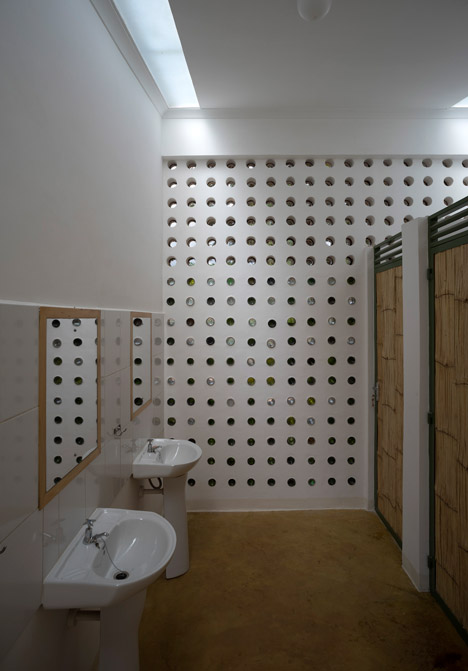 Shelter House in Tanzania by Hollmén Reuter Sandman Architects