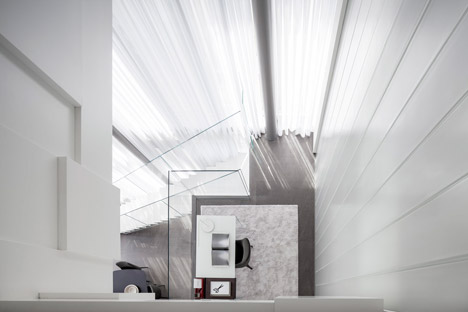 Square Compositions Penthouse by Pitsou Kedem Architects