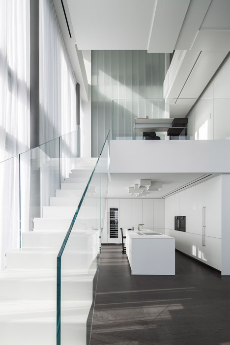 Square Compositions Penthouse by Pitsou Kedem Architects