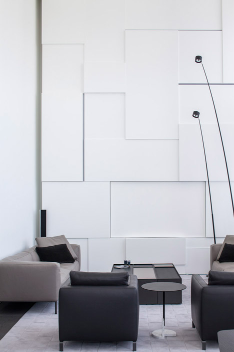 Square Compositions Penthouse by Pitsou Kedem Architects