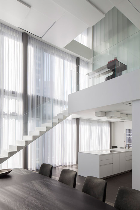 Square Compositions Penthouse by Pitsou Kedem Architects