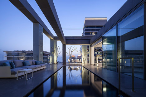 Square Compositions Penthouse by Pitsou Kedem Architects