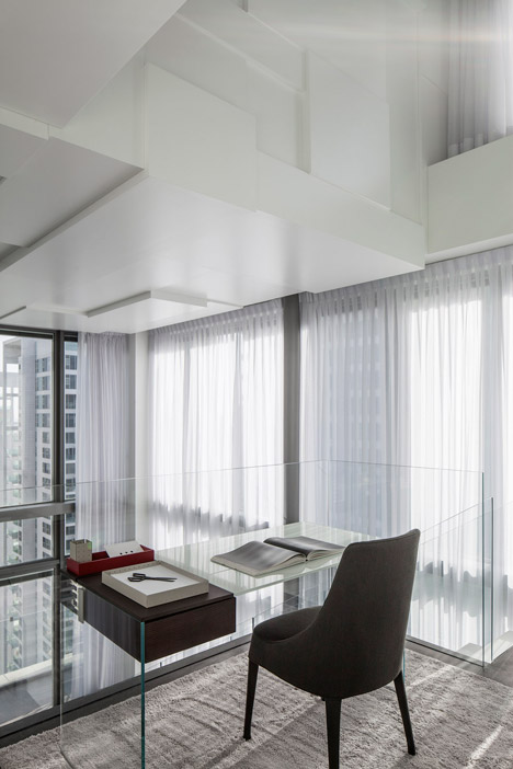 Square Compositions Penthouse by Pitsou Kedem Architects