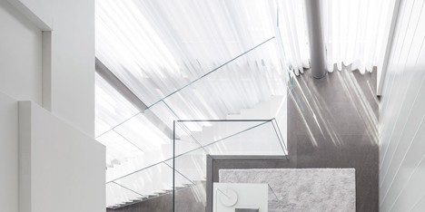 Square Compositions Penthouse by Pitsou Kedem Architects