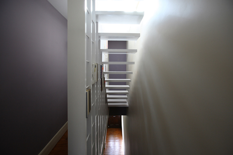 Stair-bookcase by Tamir Addadi Architecture