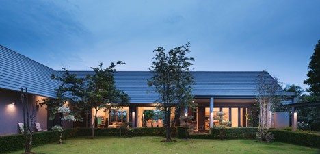 The Triangle House by Phongphat Ueasangkhomset