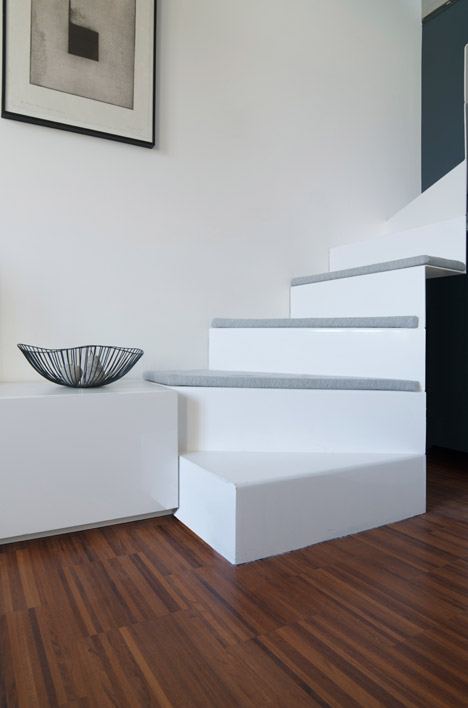 Tiny-Milan-Apartment-by-R-piuerre_dezeen_468_12