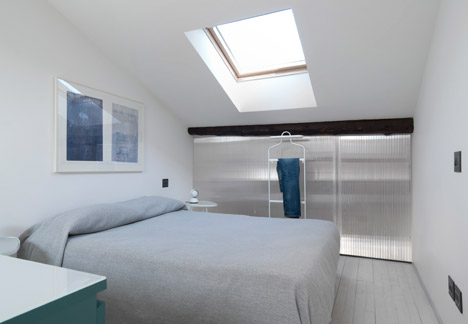 Tiny-Milan-Apartment-by-R-piuerre_dezeen_468_6