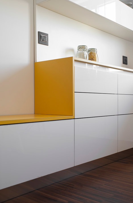 Tiny-Milan-Apartment-by-R-piuerre_dezeen_468_8