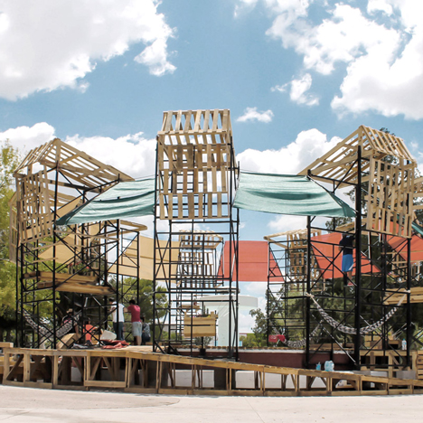 Students use scaffolding to build Urban Spa in a Mexican park