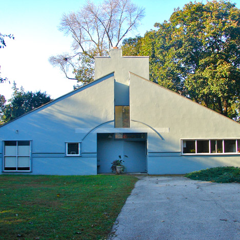 Postmodern architecture: Vanna Venturi House, Philadelphia by Robert Venturi