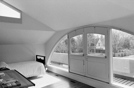 Postmodernism in architecture: Vanna Venturi House by Robert Venturi and Denise Scott Brown
