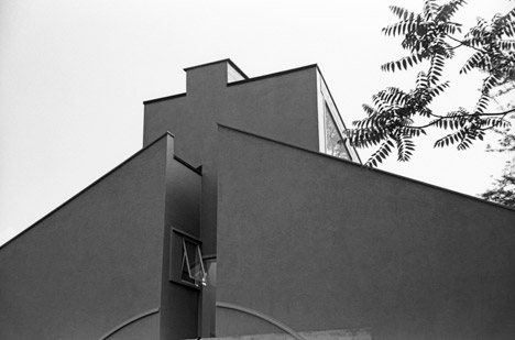 Postmodernism in architecture: Vanna Venturi House by Robert Venturi and Denise Scott Brown