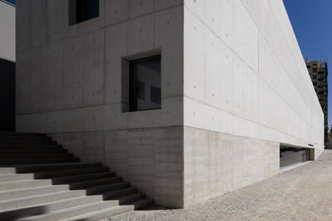 Vergilio-Ferreira-High-School-by-Atelier-Central-Arquitectos_dezeen_468_10