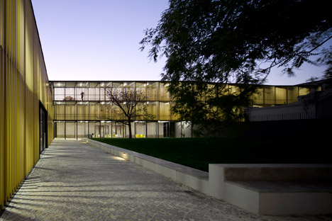 Vergilio-Ferreira-High-School-by-Atelier-Central-Arquitectos_dezeen_468_31