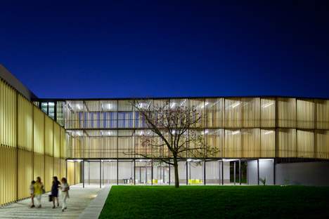 Vergilio-Ferreira-High-School-by-Atelier-Central-Arquitectos_dezeen_468_34