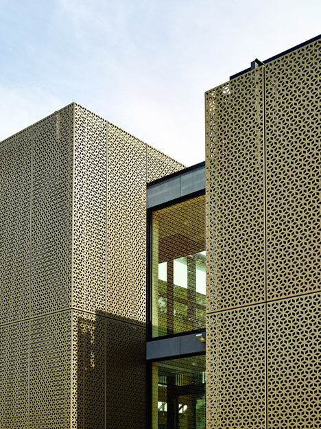 Vives service student facilities by AVDK