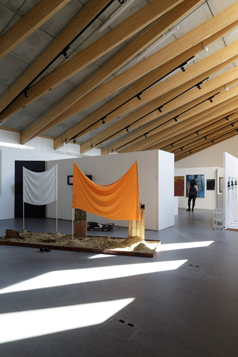 Wimbledon College of Arts studios by Penoyre & Prasad