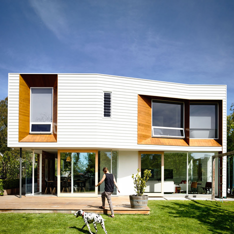 Tasmanian house extension by Preston Lane features faceted wooden window recesses
