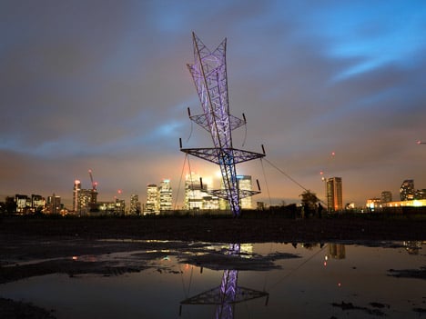 A-bullet-from-a-shooting-star_Alex-Chinneck_ldf-2015_dezeen_468_1
