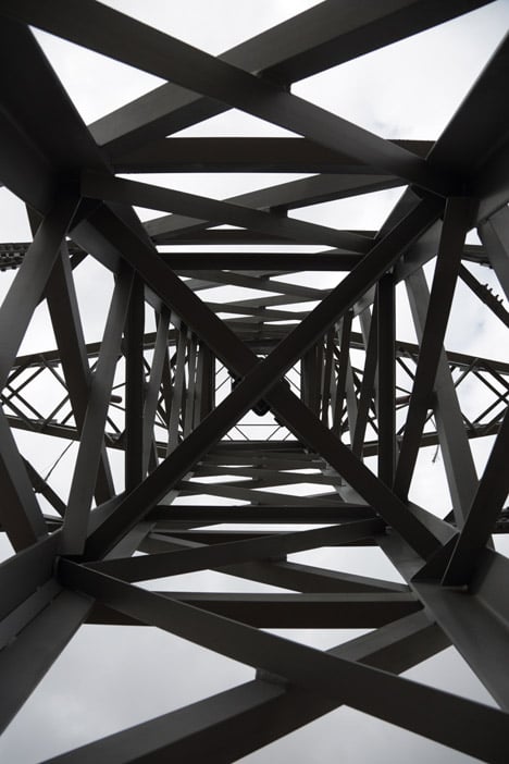 A-bullet-from-a-shooting-star_Alex-Chinneck_ldf-2015_dezeen_468_2