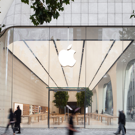 This week, Jonathan Ive’s first Apple store opened and the Bouroullecs launched a TV for Samsung