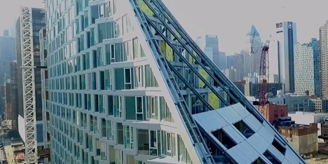 Drone video shows progress on New York “courtscraper” by BIG