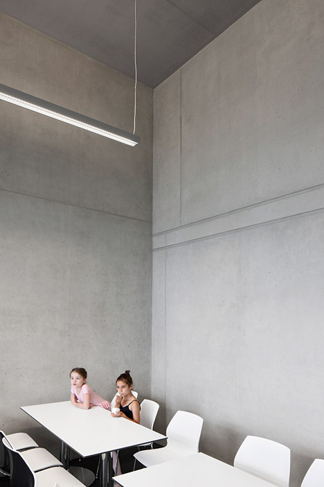 Ballett am Rhein by GMP Arkitekten