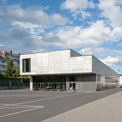 GMP Architekten’s ballet facility features materials that reference its industrial setting