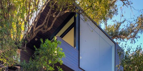 Black Box writing studio by ANX