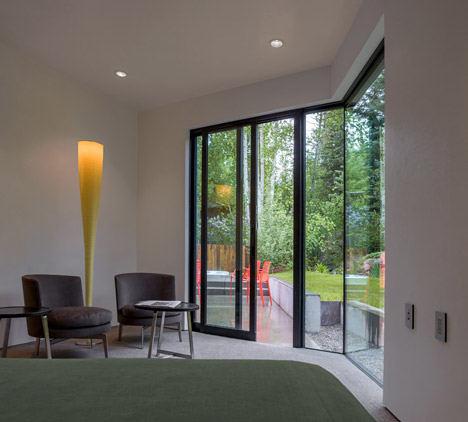 Blackbird House by Will Bruder Architects