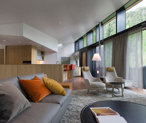Blackbird House by Will Bruder Architects