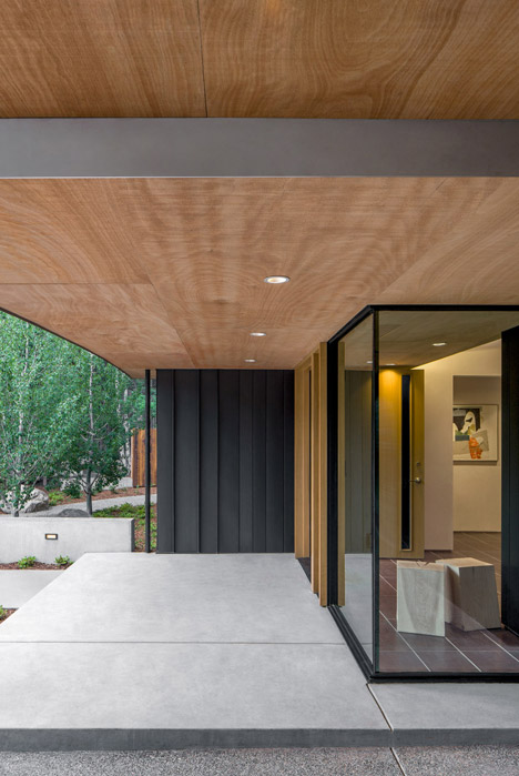 Blackbird House by Will Bruder Architects
