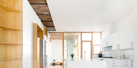 Cavaa Arquitectes exposes vaulted ceiling inside revamped Barcelona apartment