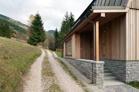 Chalet in Krkonose by Znamenictyr Architekti
