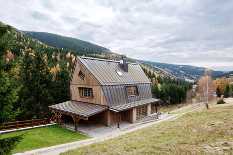 Chalet in Krkonose by Znamenictyr Architekti