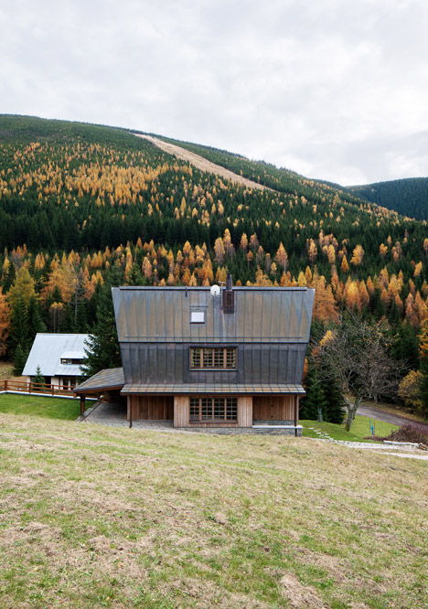 Chalet in Krkonose by Znamenictyr Architekti