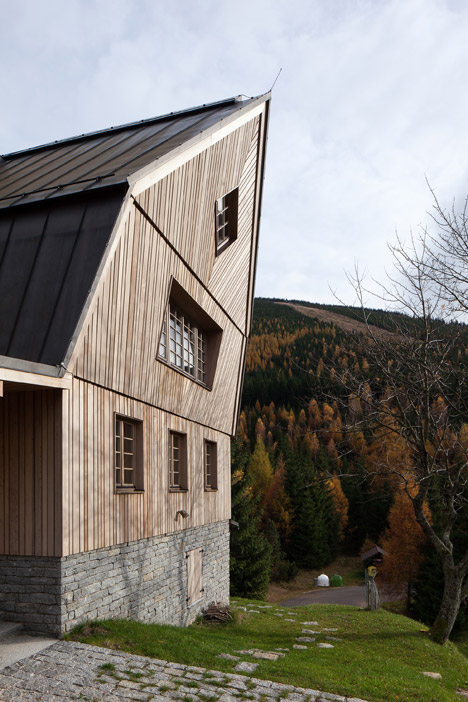 Chalet in Krkonose by Znamenictyr Architekti