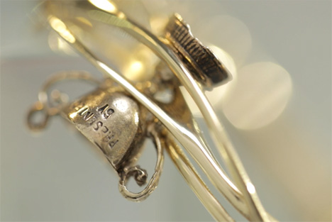 Collect 3D-printed gold bangle by Lionel T Dean, manufactured by Cooksongold