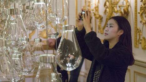 Curiosity Cloud installation by Mischer'Traxler for Perrier-Jouët