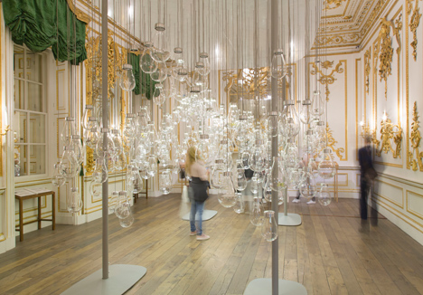 Curiosity Cloud installation by Mischer'Traxler for Perrier-Jouët