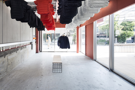 Descente Blanc Tokyo store by Schemata