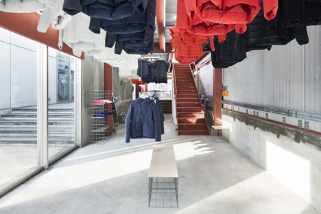Descente Blanc Tokyo store by Schemata