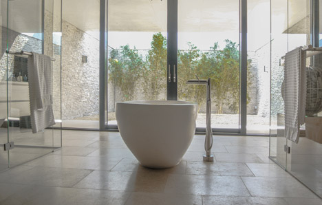 DuPont Corian Villa New Water