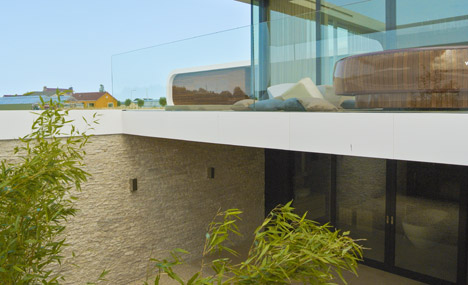 DuPont Corian Villa New Water