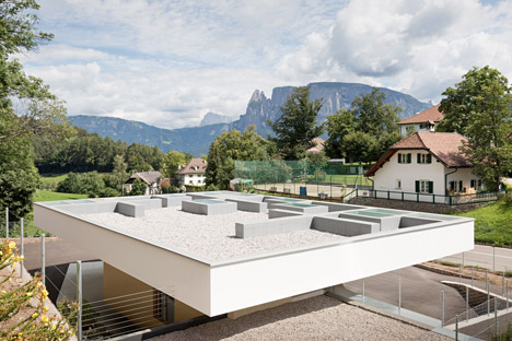 Grocery-Store_Messner-Architects_dezeen_468_10