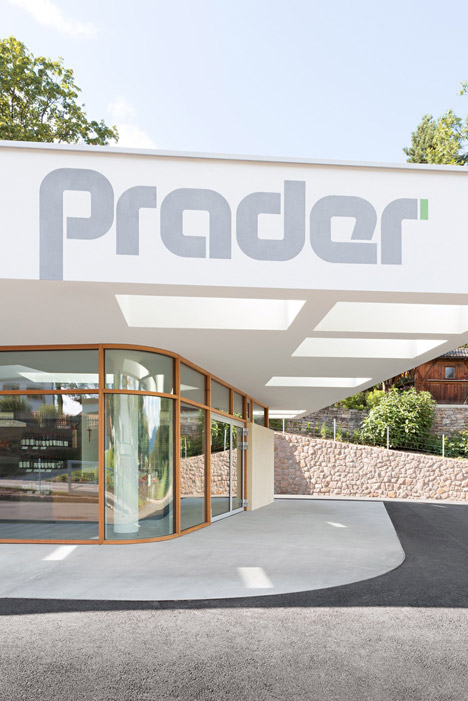 Grocery-Store_Messner-Architects_dezeen_468_3