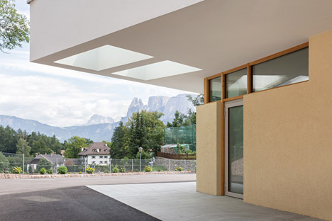 Grocery-Store_Messner-Architects_dezeen_468_7