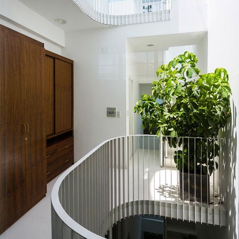 Curved lightwell cuts through 3.5-metre-wide Vietnam townhouse by Kientruc O
